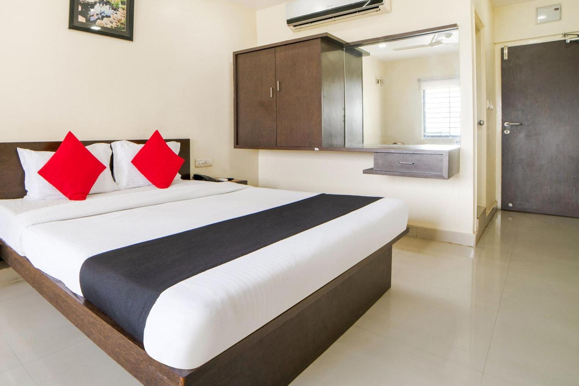 Super Capital O Raaga Grand Hotel Hyderabad Exterior photo