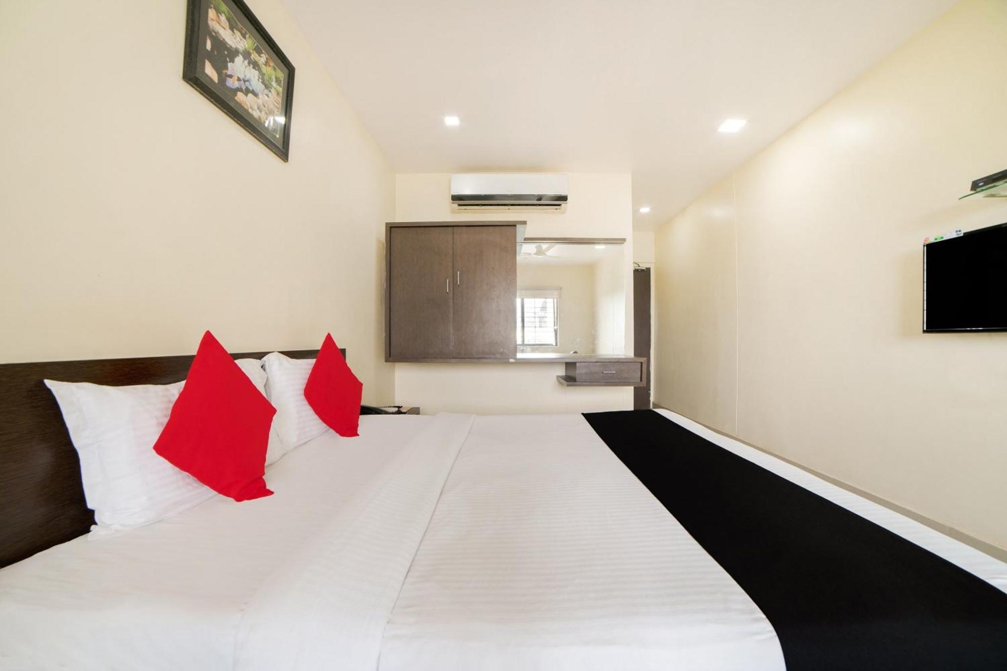 Super Capital O Raaga Grand Hotel Hyderabad Exterior photo