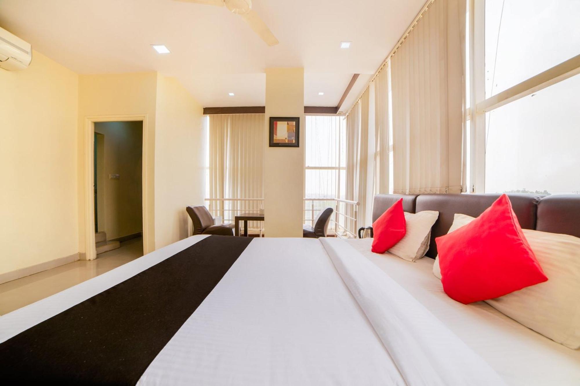Super Capital O Raaga Grand Hotel Hyderabad Exterior photo